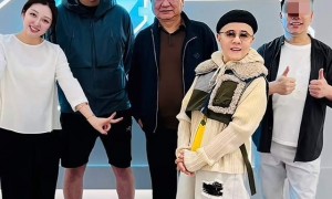曝金龟子全家现身日本！61岁王宁脸色暗沉，躺在病床上疑做大血净