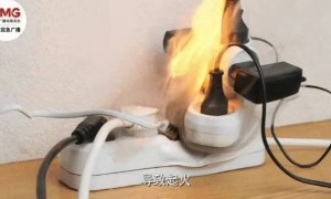 瞬间爆炸，家被烧光！看完想立刻回家拔插头……